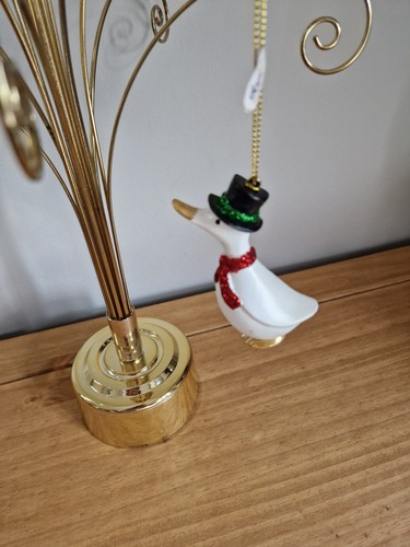Dcuk duck with top hat - top,