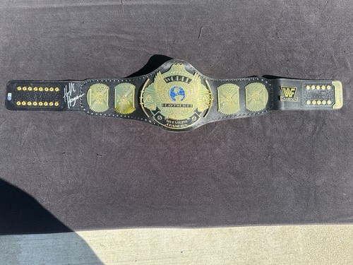 Hulk hogan signed wwf - hulk,