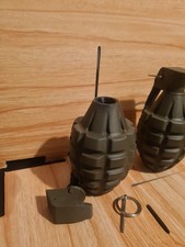 X2 U.S. Pineapple grenades WW2
