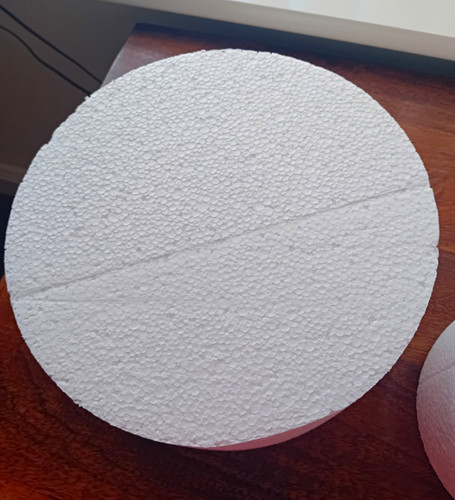 Round white polystyrene cake - round,