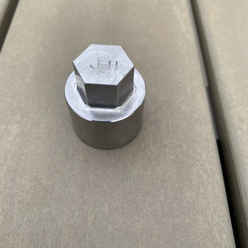 Locking wheel nut key - locking, for