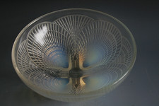 RENE LALIQUE COQUILLE OPALESCENT GLASS BOWL - CIRCA 1924