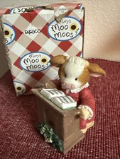 Mary's Moo Moos Mantle Soloist