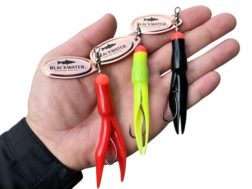Flying lure fishing - spinner, c