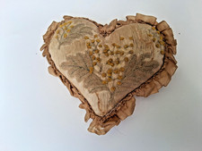 Pin cushion, 18th C, heart shaped silk with woll embroidery