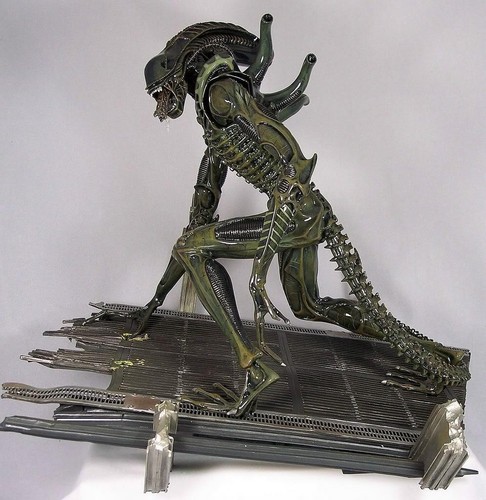Attakus statue figure sideshow - statue,