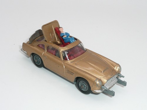 Corgi 261 james bond - corgi, aston