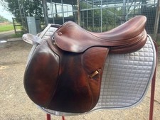 Prestige close contact  jump saddle 17 inch medium width
