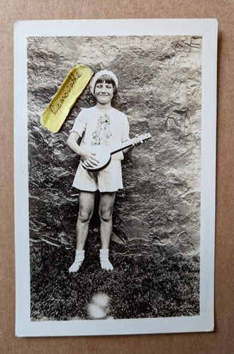 Old photo humour music - old, banjo