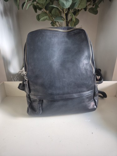 Vintage black leather backpack - leather,