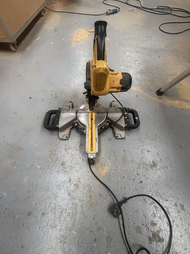 Dewalt dws773 216mm corded - dws773-gb,