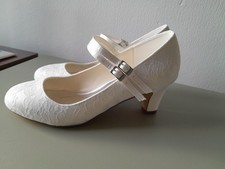 Women's Size 6 Ivory Low Heel
