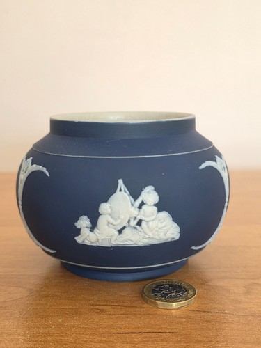 Adams tunstall jasperware pot - tunstall,