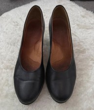 Black high heel court shoes