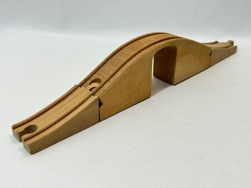 Wooden train track humpback - train,
