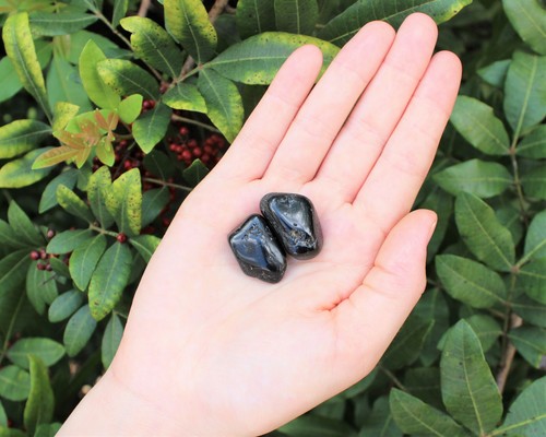 Black tourmaline tumbled - black,