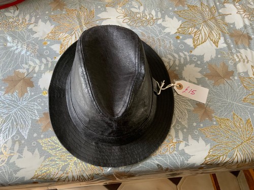 Vintage black leather - black, hat