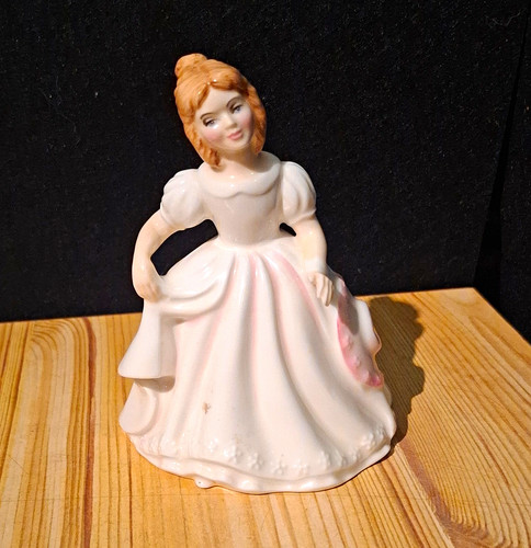 Porcelain figurine royal - porcelain,