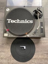 Technics SL-1210 MK2 Turntable