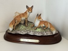 Foxes by Leonardo Detailed Porcelain Ornament On Wooden Plinth Rare Collectable