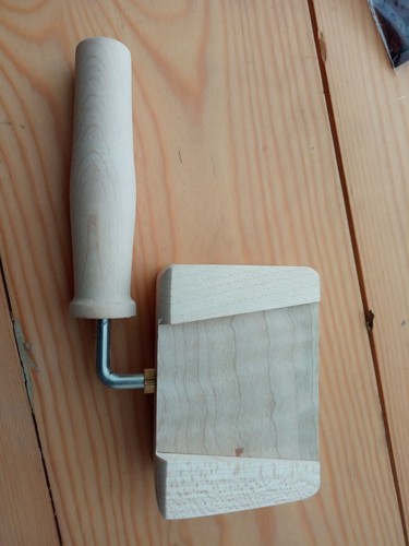 Violin bridge fitting - fitting, tool