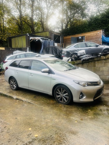 Toyota auris hybrid estate - auris,