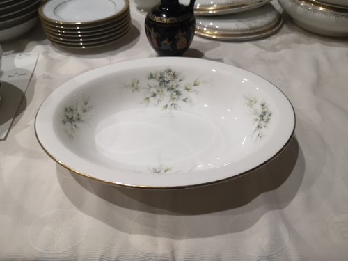Royal vale oval floral - vale, gold