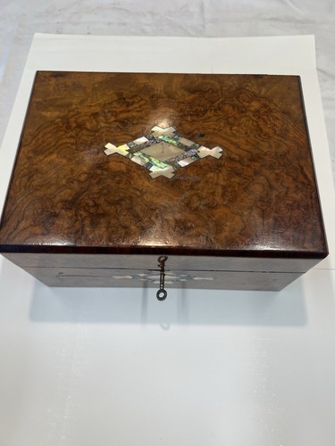 Antique burr walnut - walnut, mother