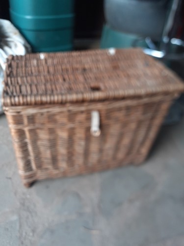 Large wicker fishing basket - large,