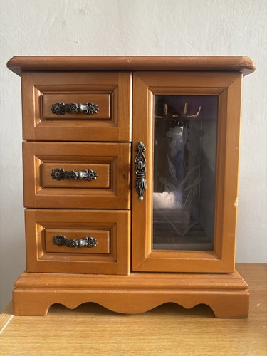 Vintage wooden jewlerry box - jewlerry,