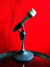 Vintage 1970's AKG D190E