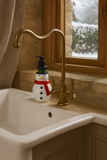 Festive Snowman Soap Dispenser Ceramic Christmas Bathroom Kitchen Decor