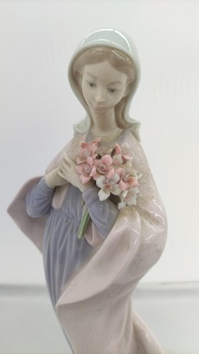 Lladro maria with - with, flowers