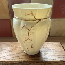 Vintage Belleek Vase Fine China Ireland Thorn Pattern 7th Gold Mark 1980-92