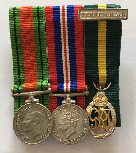 Mounted miniature medals - ,