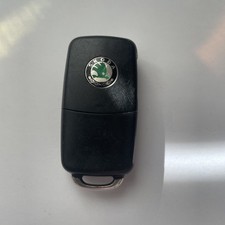 SKODA 3 BUTTON REMOTE FLIP KEY
