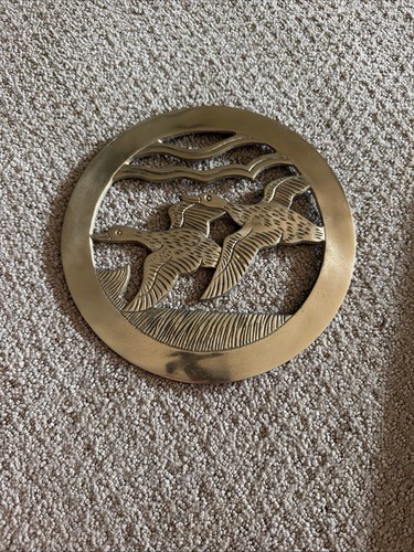 Brass round trivet flying - brass,