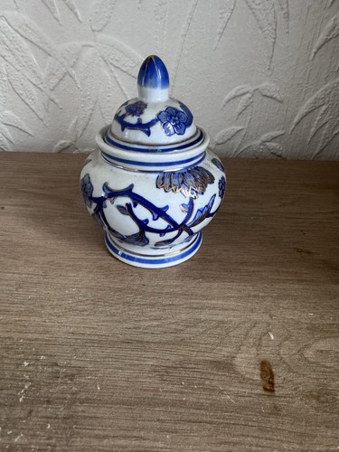 Chinese porcelain lidded