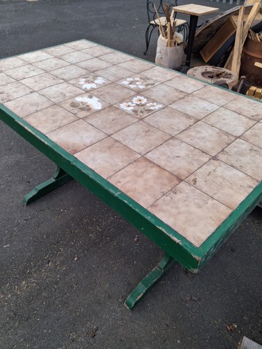 Farmhouse kitchen table tiled - farmhouse,