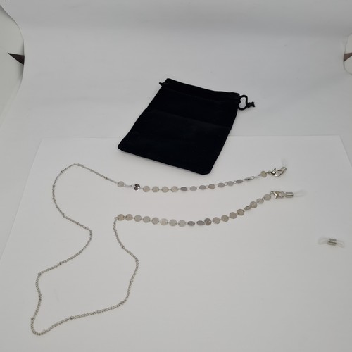 Silver glasses chain circle