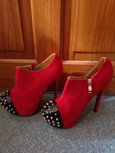 Nearly new red - red, black
