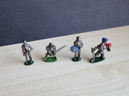 Vintage metal soldiers - metal,