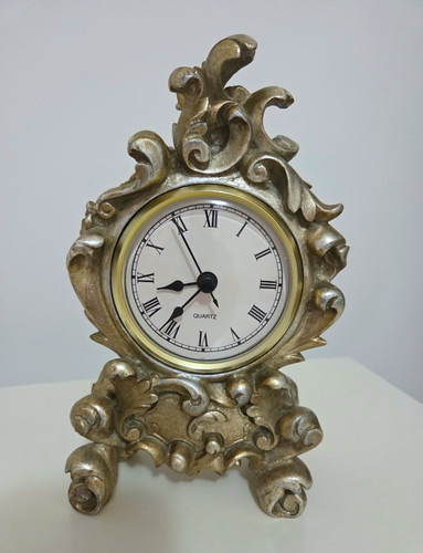 Vintage quartz analogue - analogue, ornate