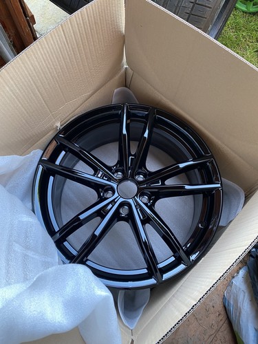 Bmw black alloy wheel - bmw,