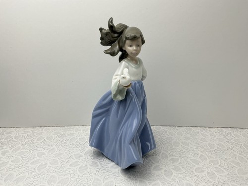 Nao lladro figure - figure, 01088