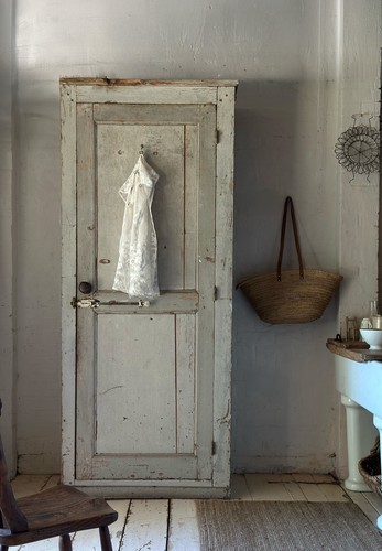 Antique shabby chic kitchen - chic,