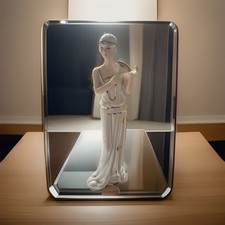 Lady Figurine – White & Gold