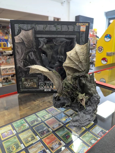 Monster hunter rathian - monster,