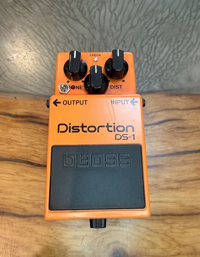 Boss distortion guitar - ds-1,