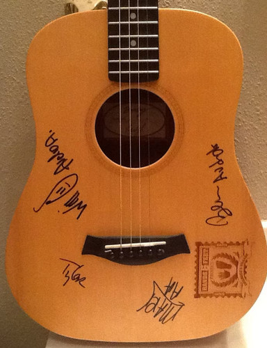 Taylor 305 baby acoustic - 305,
